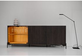 Dębowy Kredens z drzwiami w lamele i szufladami Grey Oak