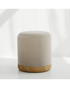 Beżowa Pufa Santorini z dębowym cokołem do toaletki lub sypialni