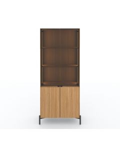 Witryna z frontem w lamele, dębowa witryna na metalowych nóżkach z podświetleniem